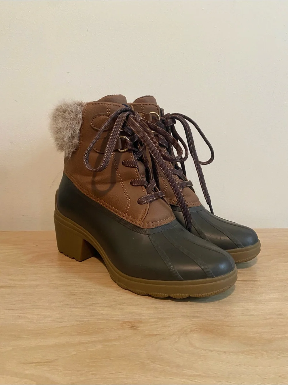 Sperry Two-Tone Brown Waterproof Lace-Up Winter Boot with Faux Fur 6.5